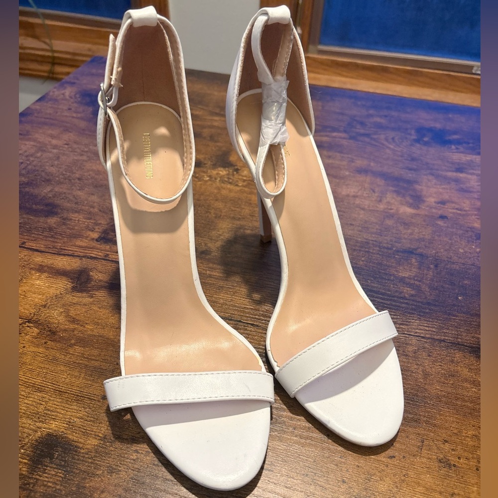 PRETTYLITTLETHING CLASSIC WHITE HEELS